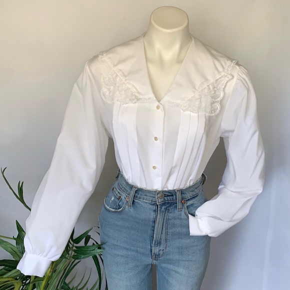 v i n t a g e :: Pleated Oversized Dainty Puritan Lace Collar Blouse - Picture 2 of 16